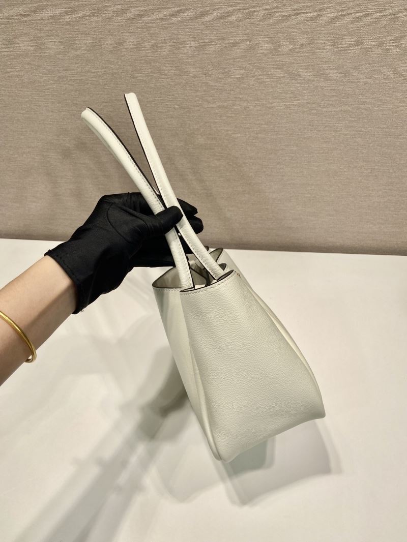 Pra*a tote bags